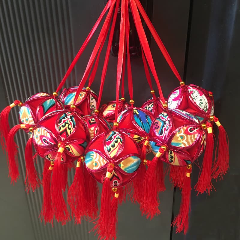 Guangxi Zhuang ethnic embroidered balls, handicraft gifts, tourist souvenirs, wholesale ethnic embroidered balls