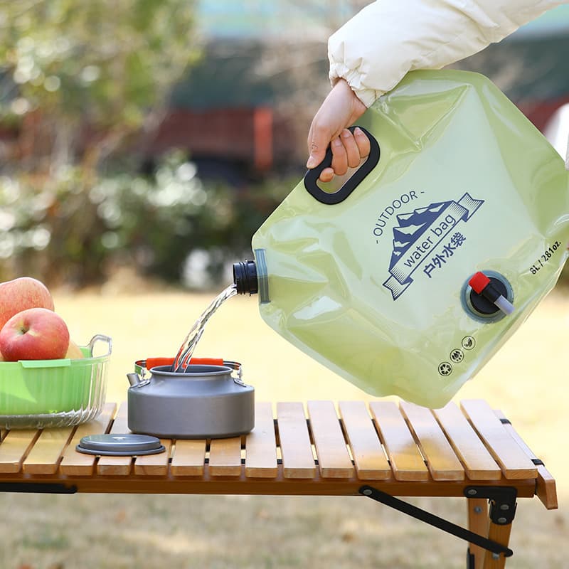 Foldable outdoor water bag, portable 8L, car water bag, large capacity for picnics, outings, barbecues.