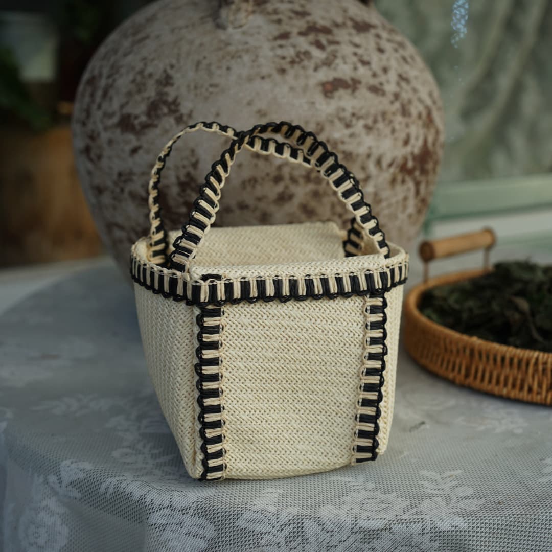 French Style Handwoven Mini Phone Bag, Vacation Beach Women's Bag, Summer Handheld Straw Woven Bag, Japanese and Korean Style