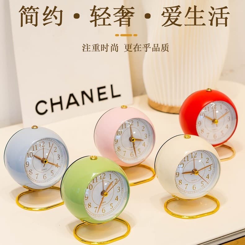 Manufacturer sells light luxury metal creative minimalist alarm clock decorative ornaments for living room, bedroom, students and children.