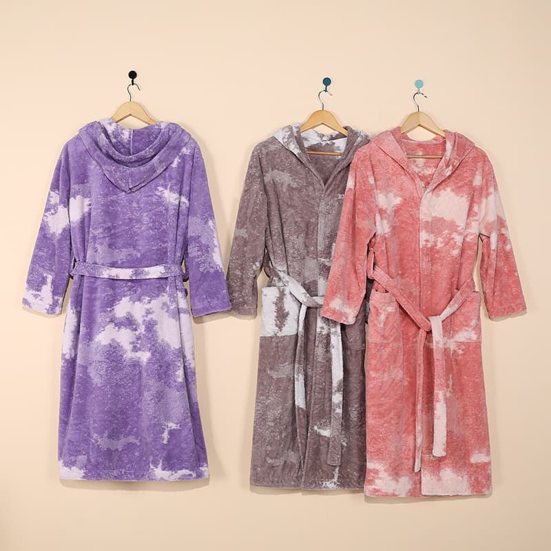 Coral Velvet Hooded Bathrobe, Simple Style, New Autumn and Winter Jacquard Design, Soft and Comfortable Home Wear for Adults, Can Be Worn Outside as a Nightgown