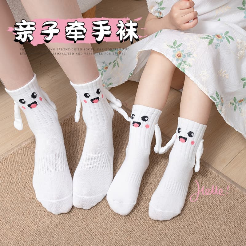 Trendy Magnetic Hands Holding Socks Unisex Mid-Calf Cartoon Smiling Face Cute Funny Parent-Child Socks for Boys And Girls