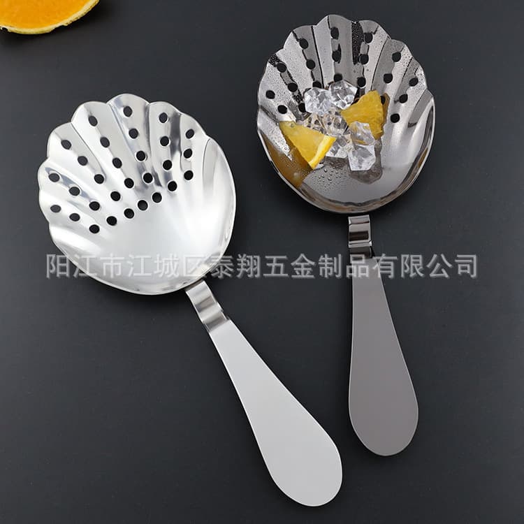 Supply 304 stainless steel cocktail ice strainer, shell-shaped ice strainer spoon, bar filter tool
