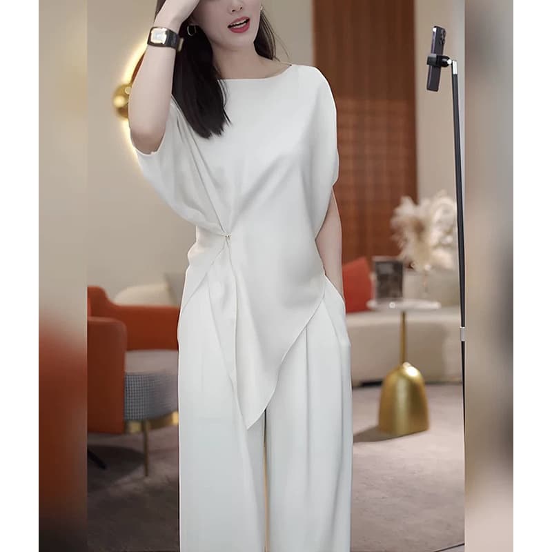 Plus-size fashionable and elegant women's two-piece set, 2025 summer new style, top and wide-leg pants, priced at 2592.