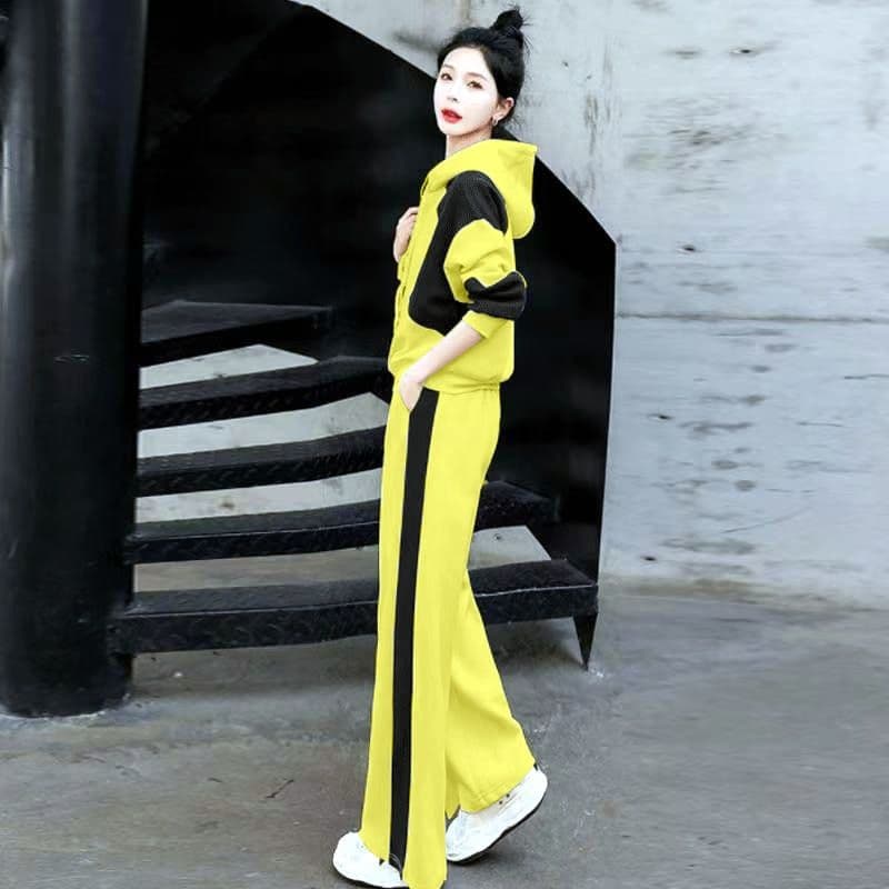Autumn and winter high-end casual wide-leg pants suit for women 2025 new hot style fashionable age-reducing short sweatshirt suit