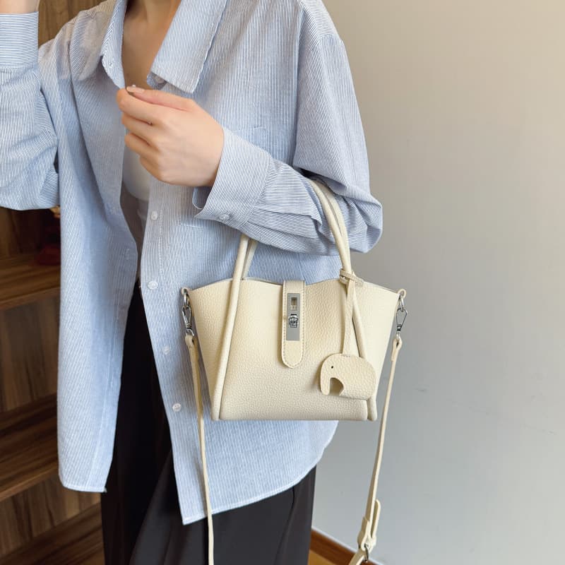 Women's bags, high-end handbags, women's niche single shoulder small square bags, cross-body fashion, casual, versatile commuting tote bags