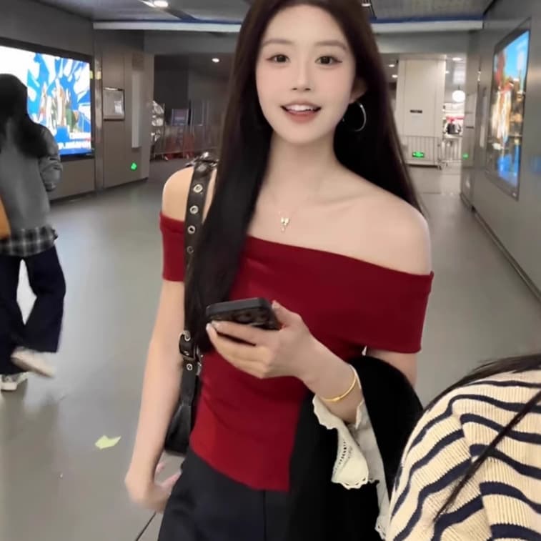 Red Off-Shoulder Knitted Ice Silk Waist-Cinching Short Top for Women, Summer Korean Style Short-Sleeve Thin T-Shirt