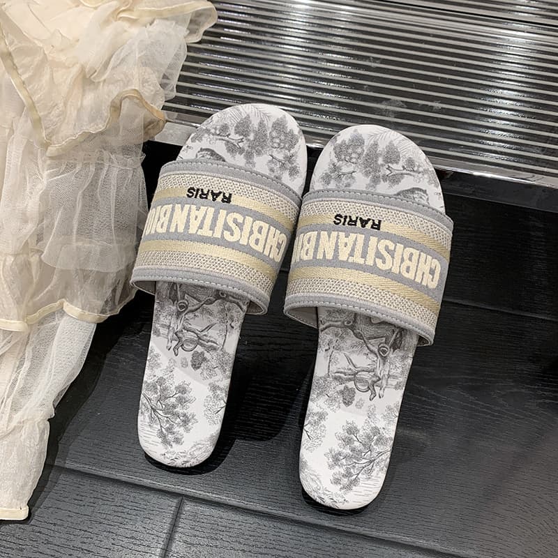 Women's Plus Size Summer 2026 New Embroidered Letter Sandals for Outdoor, Vacation, Beach, and Slip-on