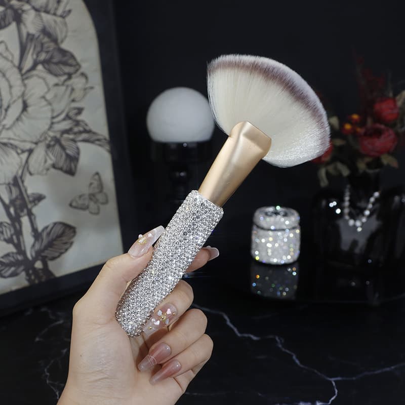 Cross-border popular diamond-encrusted makeup brush tool, large fan-shaped loose powder, soft, semi-contouring, semi-umbrella brush to set makeup