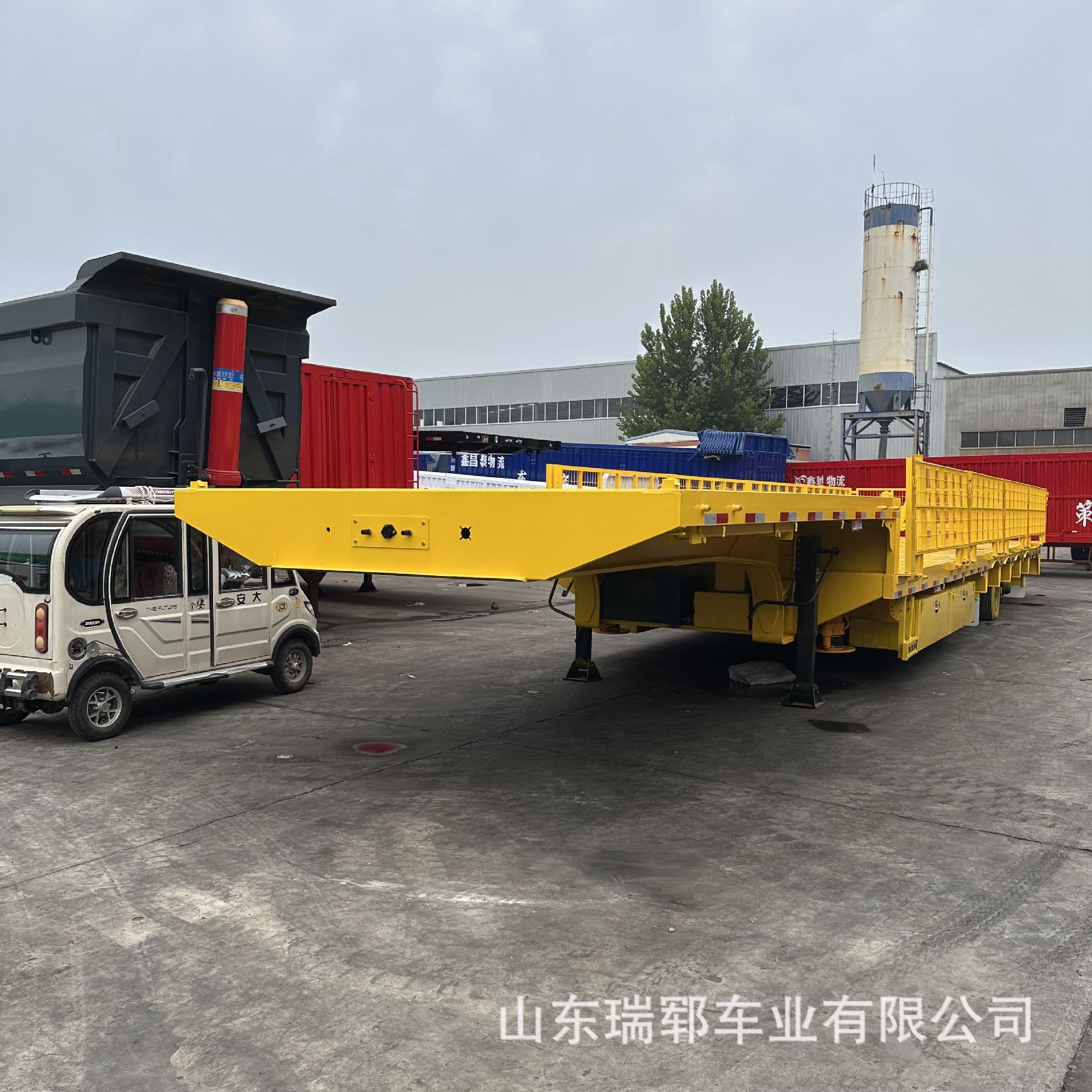 Manufacturer supplies engineering trailers, low flatbed trailers, tractor semi-trailers, and flatbed semi-trailers.