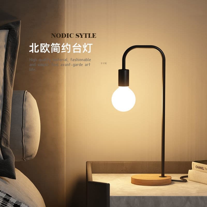 Nordic style minimalist work desk solid wood simple table lamp, personalized bedroom bedside minimalist log lamp, factory wholesale