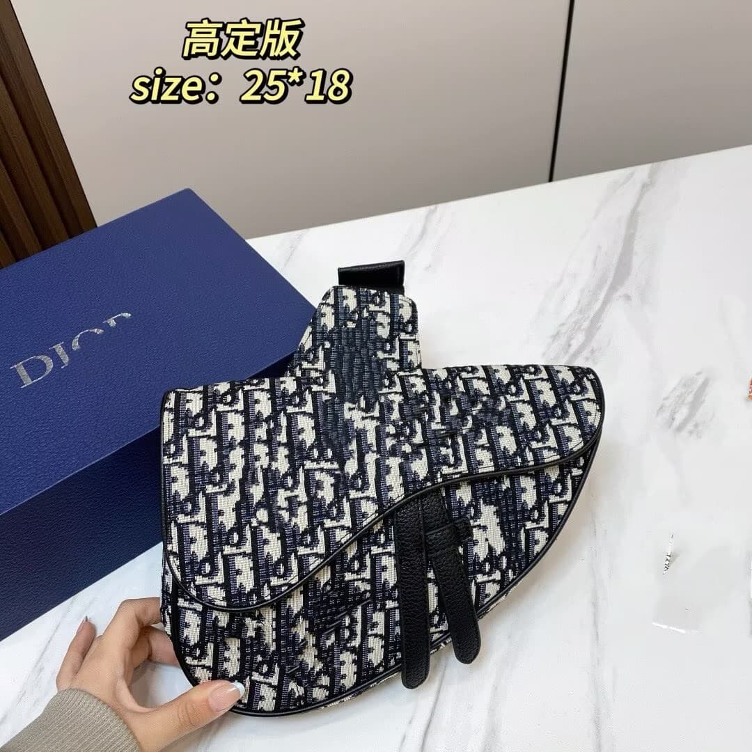 Cross-border Hot Seller D-House Saddle Courier Messenger Bag Lock Buckle Genuine Leather Monogram Embroidery Men's Crossbody Saddle Messenger Bag