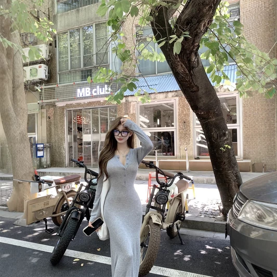 2026 Fall/Winter Gentle Korean Style Yellow Long-Sleeve Casual Dress for Women, Slim Fit, Flattering, Elegant Inner Layer Maxi Dress