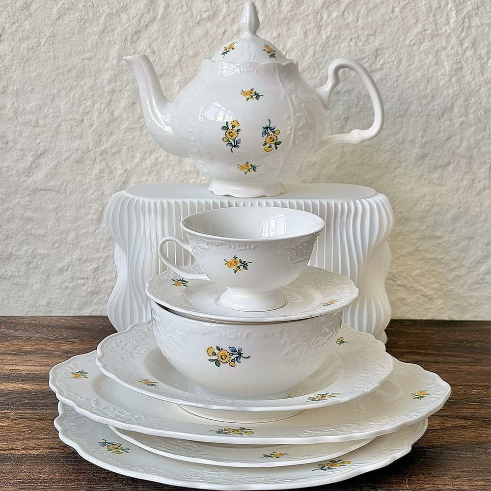 French medieval romantic daisy embossed ceramic dinner plate, high-looking Western dessert cake plate, coffee cup and saucer tableware
