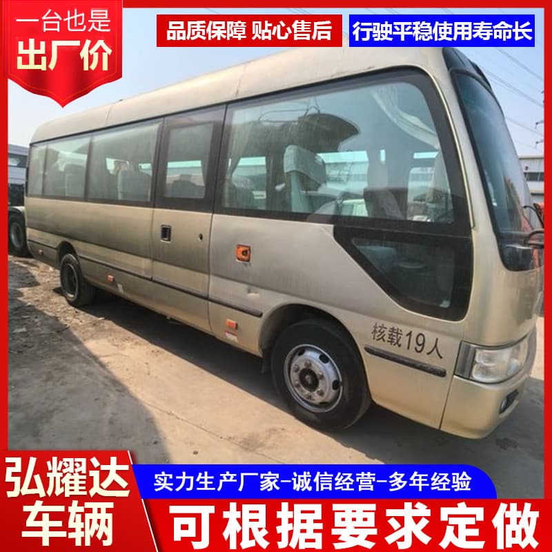 Used Toyota 19-23 seater Coaster minibus automatic door 4-cylinder Yutong small to medium minibus available for foreign trade