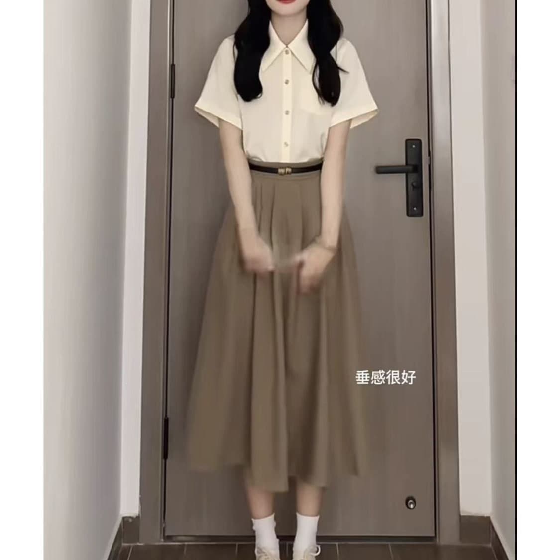 French-style short-sleeved shirt and skirt, new style, professional and suitable for commuting, office ladies, teacher qualification exams, and job interviews.