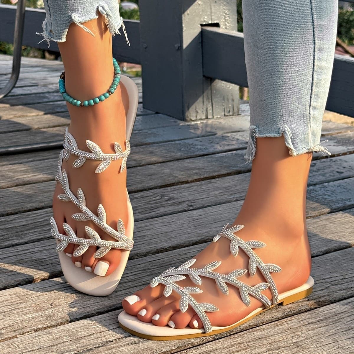 European and American cross-border beach slippers for women new foreign trade flat slippers for women with rhinestones 2026 summer Amazon wholesale large size
