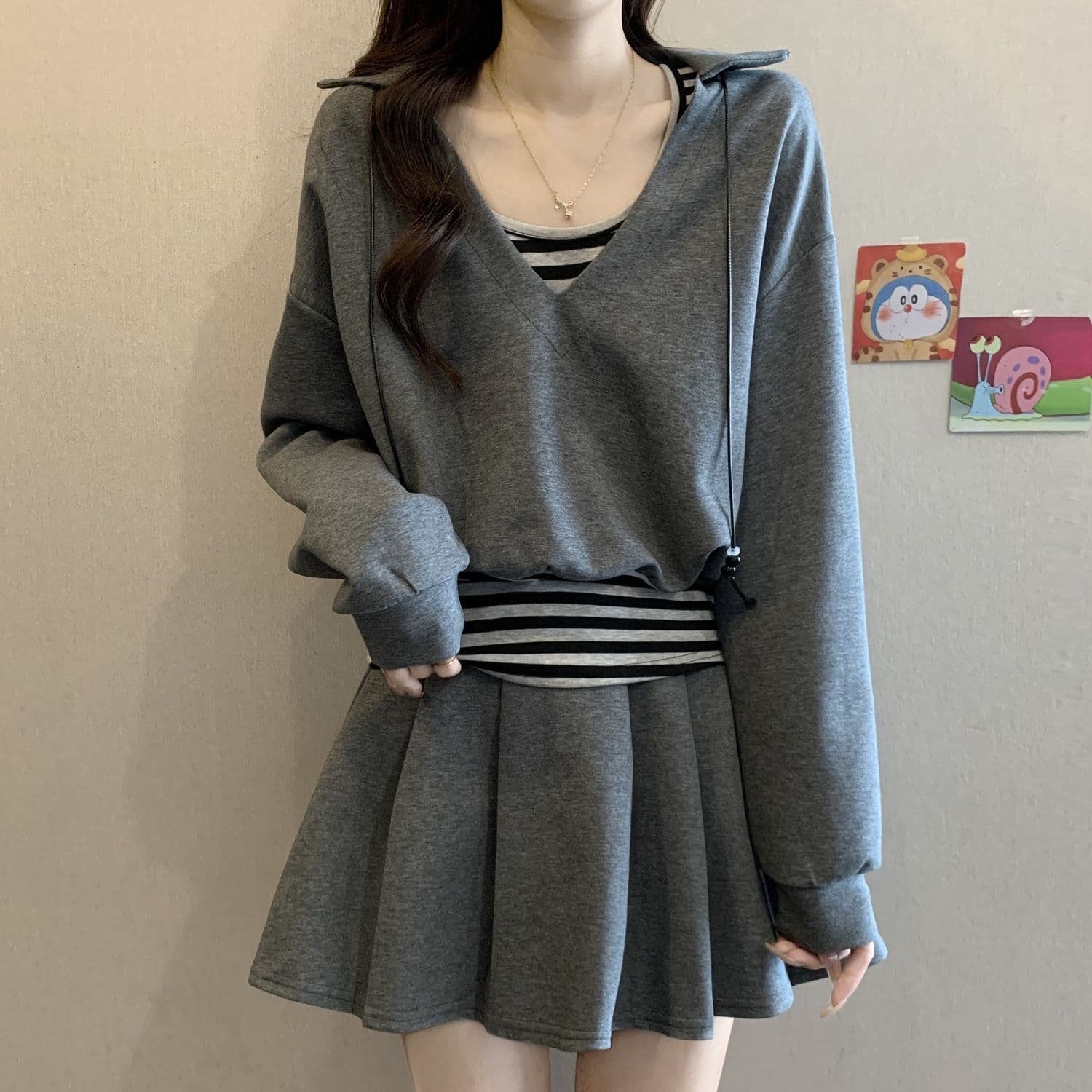 Plus-Size Women's Mock Two-Piece Hoodie + Elastic Waist Slimming Casual Letter-Print Pleated Skirt Set, Autumn Outfit for Curvy Figures