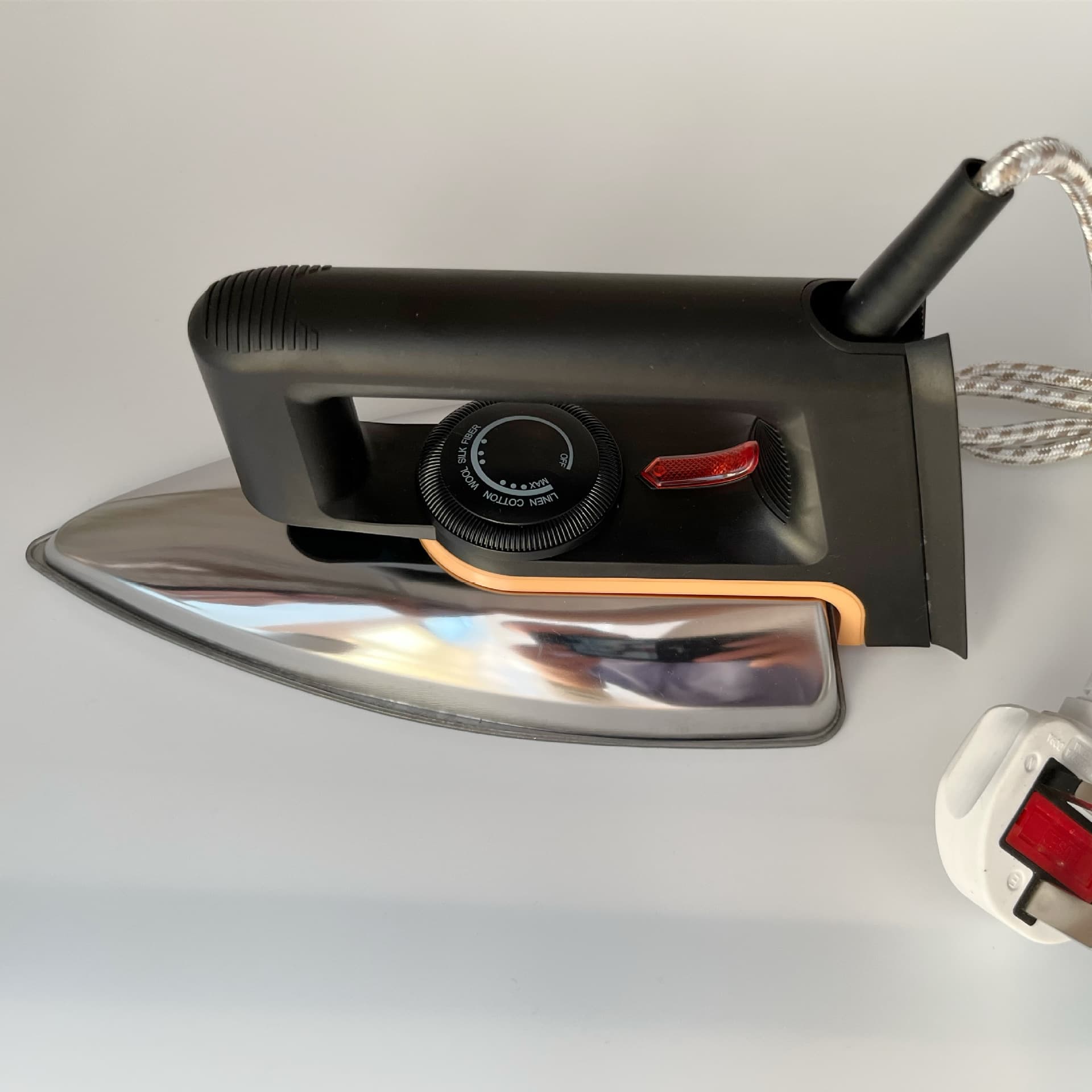 Cross-border handheld electric iron, European and American standard, household steam iron, small iron, portable ironing machine