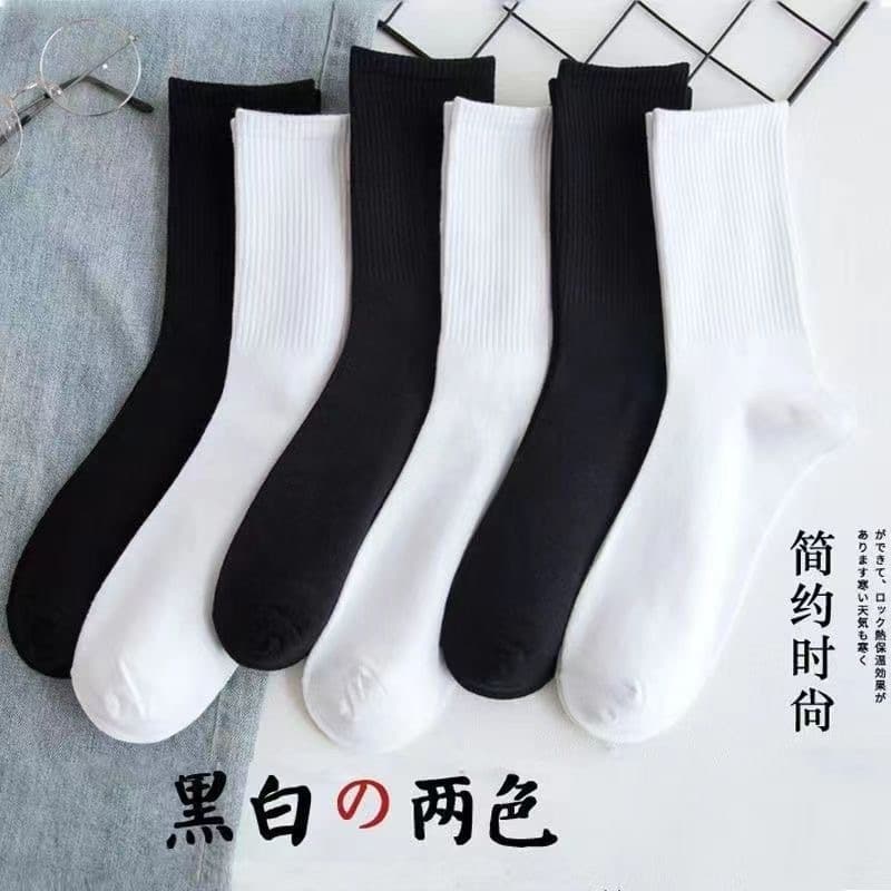 Unisex Mid-Calf Socks for Men and Women, Trendy High Socks in Black and White, Sports Socks, Student Couple Socks