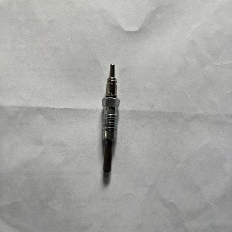 Glow plug 01180400 compatible with Bobcat skid steer loaders 863, 873, 864 and Deutz engines