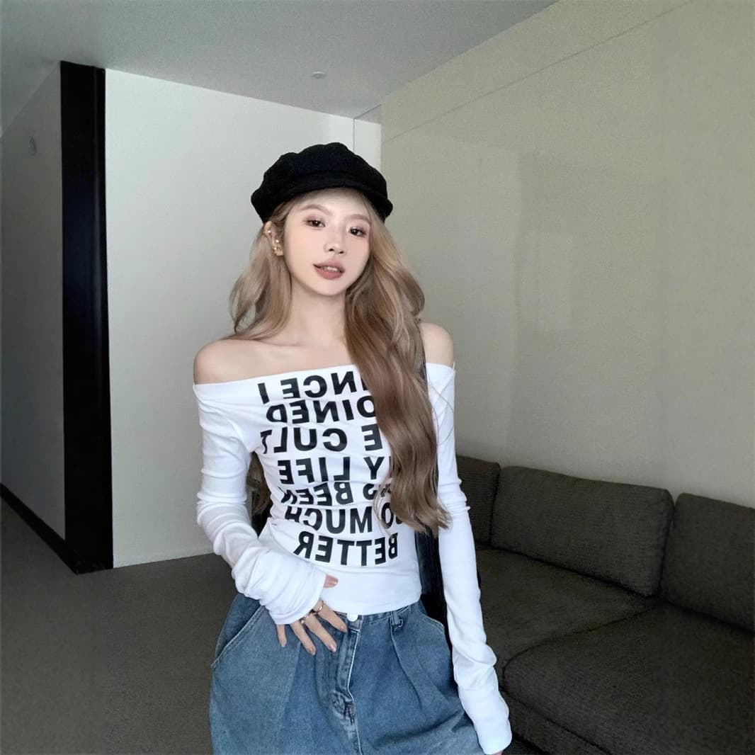 White Letter Print Long Sleeve T-Shirt for Women, Off-Shoulder Sexy Fitted Crop Top, Black