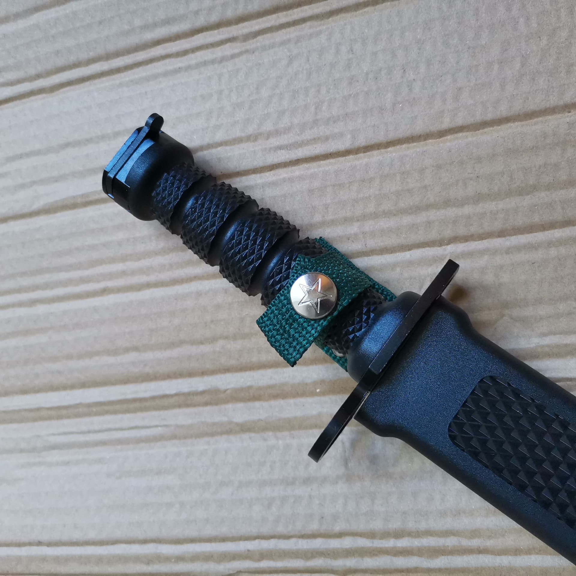 Outdoor Knife 95 Type Self-Defense Knife Unsharpened Film and TV Prop Knife Mountaineering Knife Outdoor