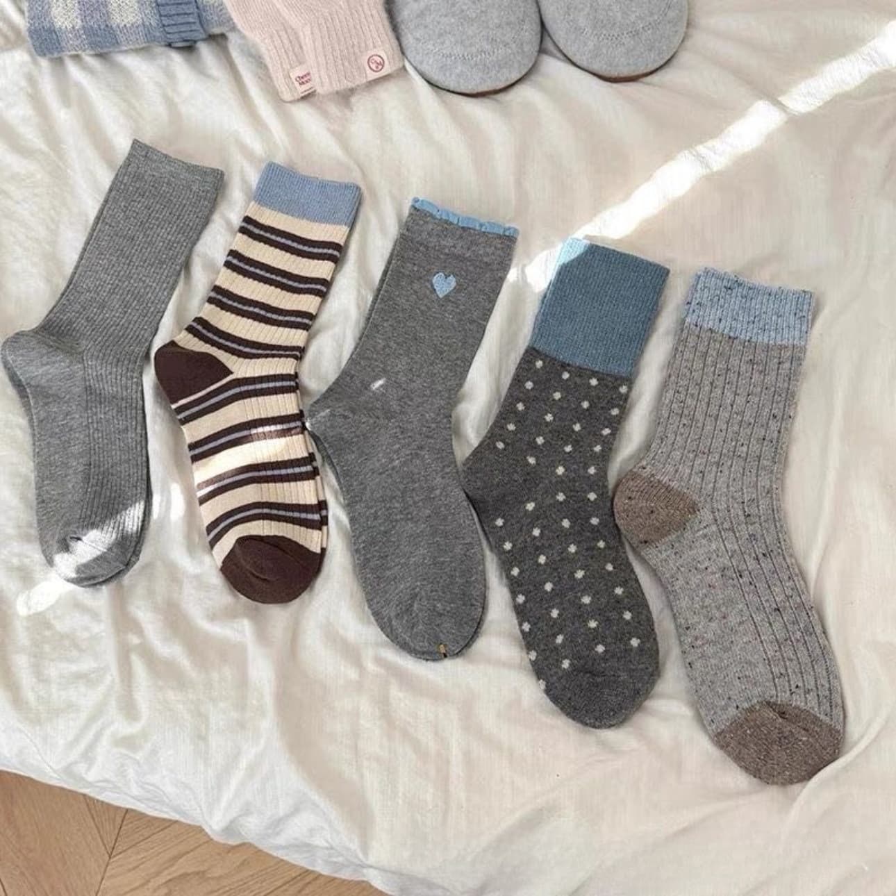 Korean version ins color-block blogger versatile style simple versatile blue retro autumn-winter mid-calf socks stacked rolled hem.