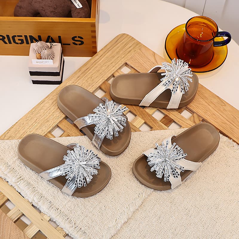 2026 New Summer Outerwear Lightweight Thick-Soled Sandals and Slippers for Middle and Large Children's Shoes Fireworks Birkenstock Slippers for Girls