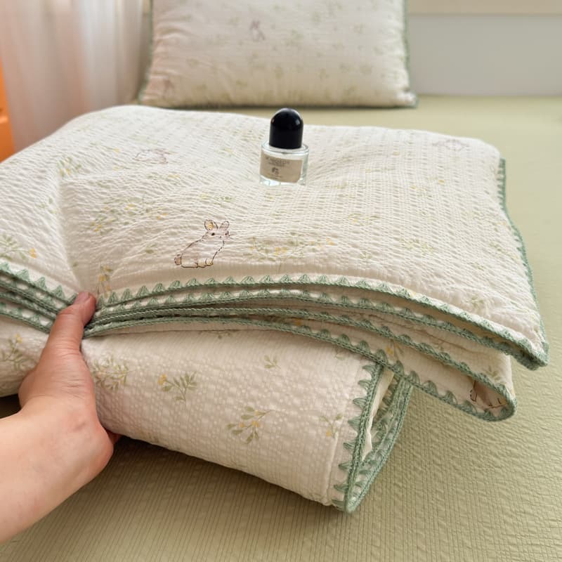 Small fresh seersucker summer quilt four-piece summer thin quilt cotton quilt air-conditioned quilt single summer cool quilt machine washable