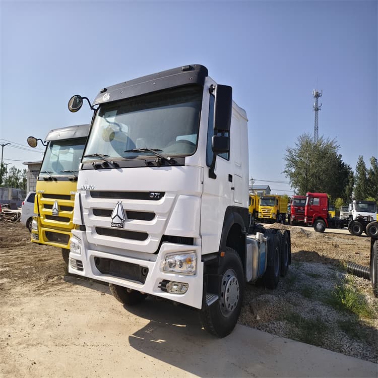 Cross-border supply of used Sinotruk Howo tractor head 10-wheel used Howo double-drive heavy truck head 375 horsepower