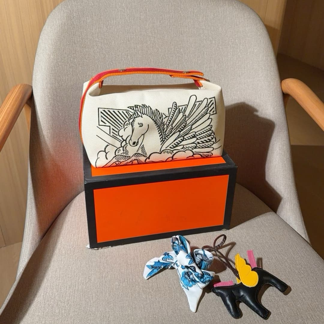 2020 Classic Canvas Shoulder Crossbody Handbag Pegasus Graffiti Fashion Women's Bag