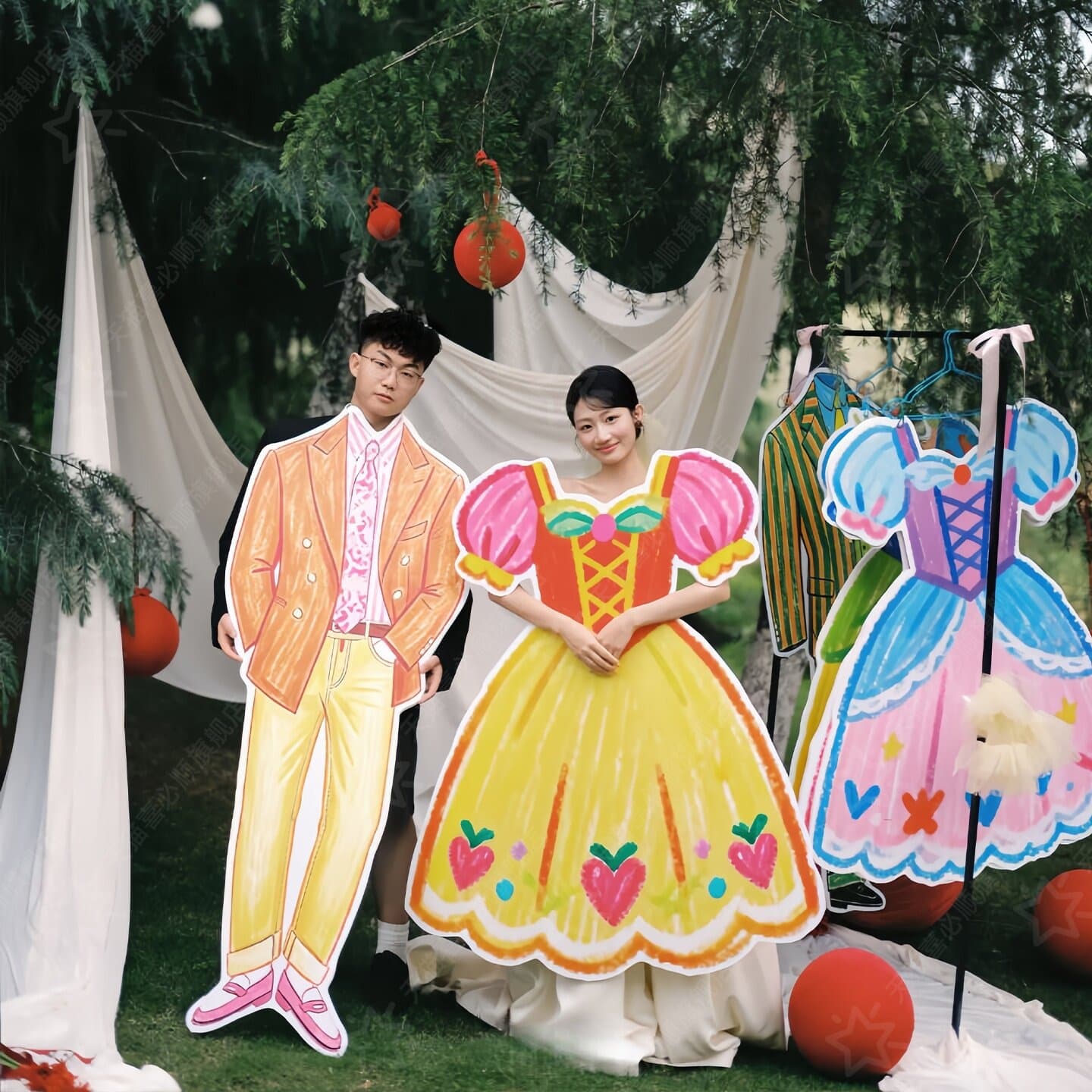 Outdoor wedding creative photo props dopamine dress up kt board wedding background photo handheld gadget