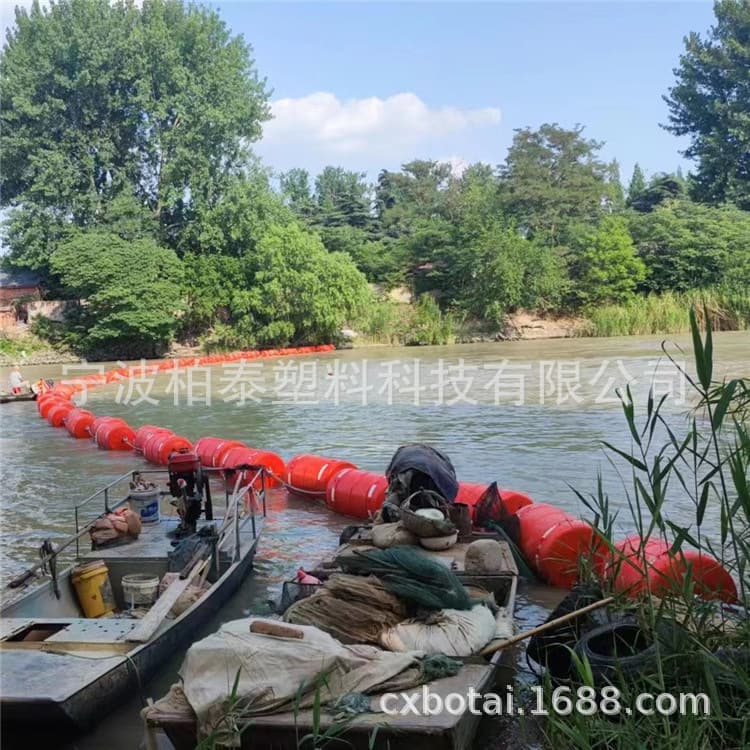 800*1100 hydropower station debris interception channel with wire mesh to intercept large amounts of floating garbage.