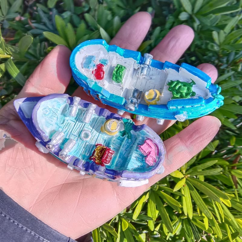 Mediterranean Painted Resin Fishing Boat Model Aquarium Micro Landscape Ornament Creative Home Ocean Theme Decoration