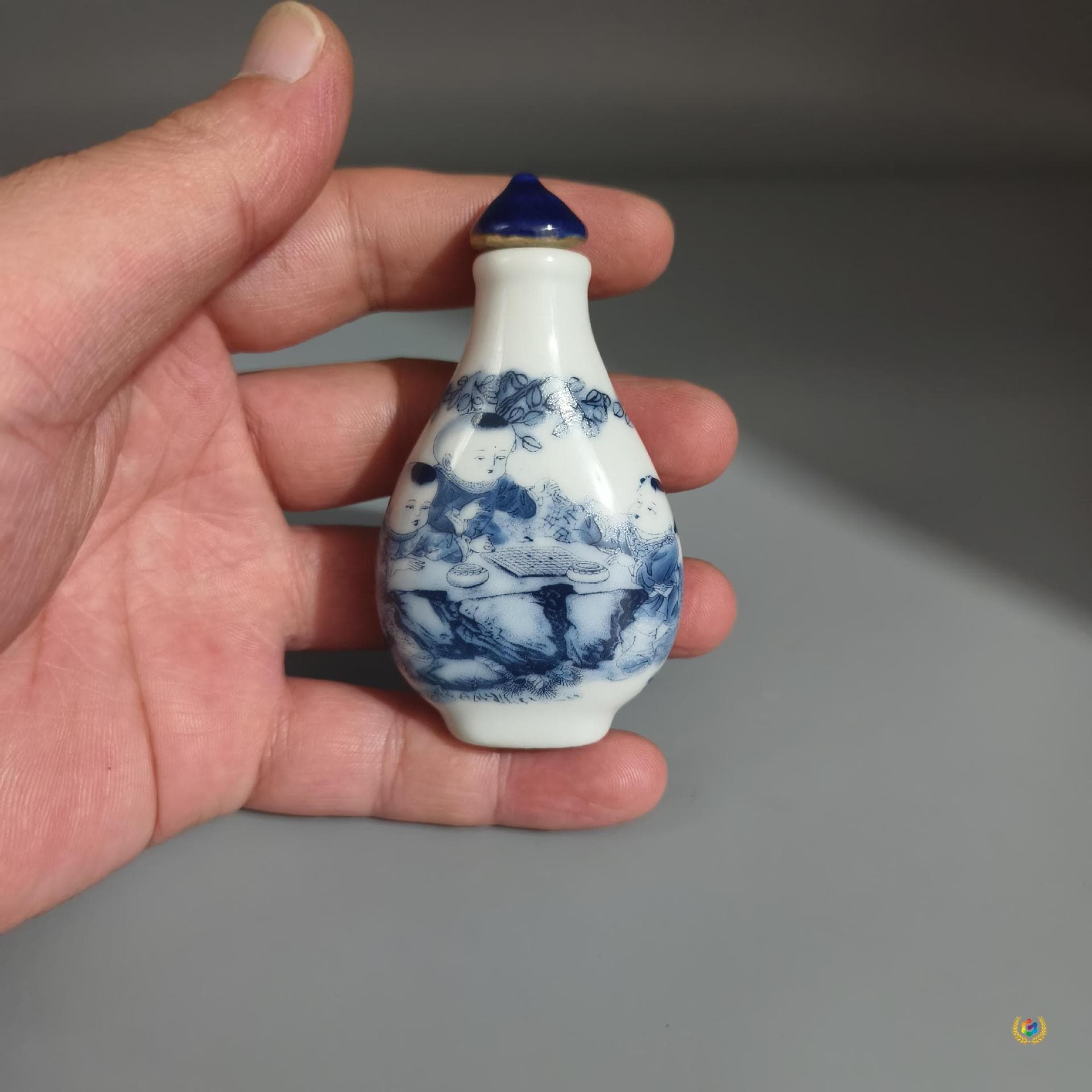 ✅Imitation Qianlong antique porcelain snuff bottle decal blue and white children playing chess folk gift prop small ornament
