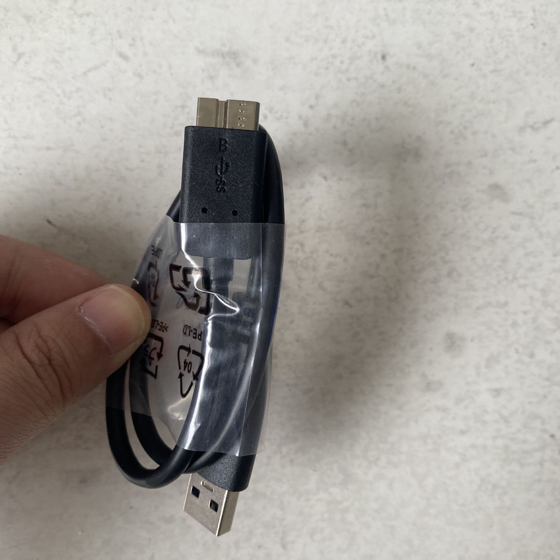 USB 3.0 external hard drive data cable, MicroB high-speed computer connection to hard drive enclosure, compatible with Western Digital, Seagate, and Toshiba.