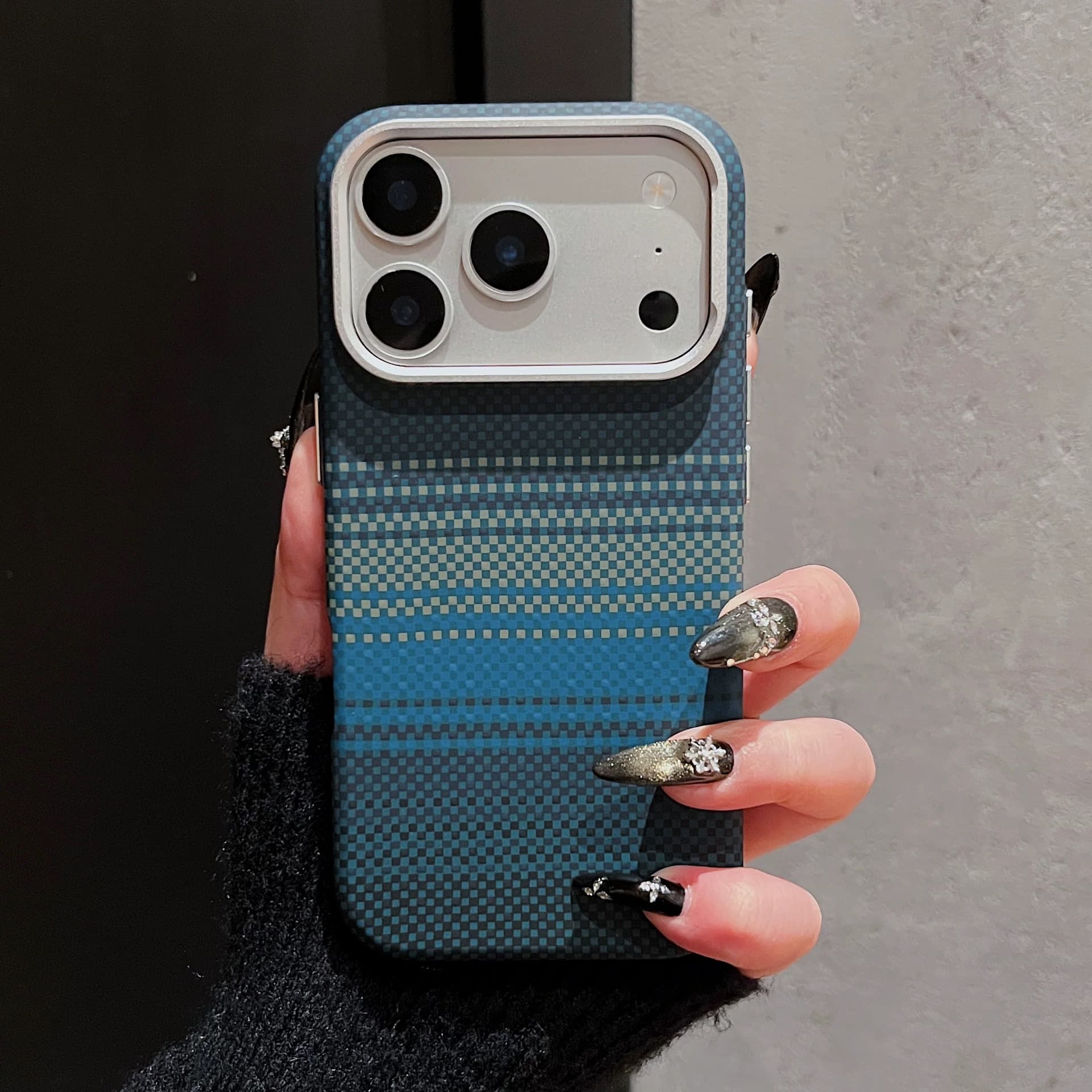 Cross-border compatible iPhone 18 PRO MAX skin-feel Kevlar magnetic phone case, Apple 17 full-coverage hard protective case