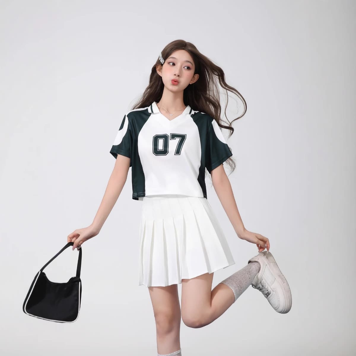 South Korean girl group cheerleading performance student sports meet opening ceremony outfit preppy style color-blocked two-piece suit