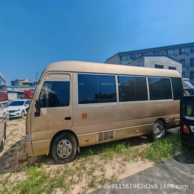 Used medium-sized buses (19-23 seats) for business and tourism, meeting National IV emission standards, exported to Africa.