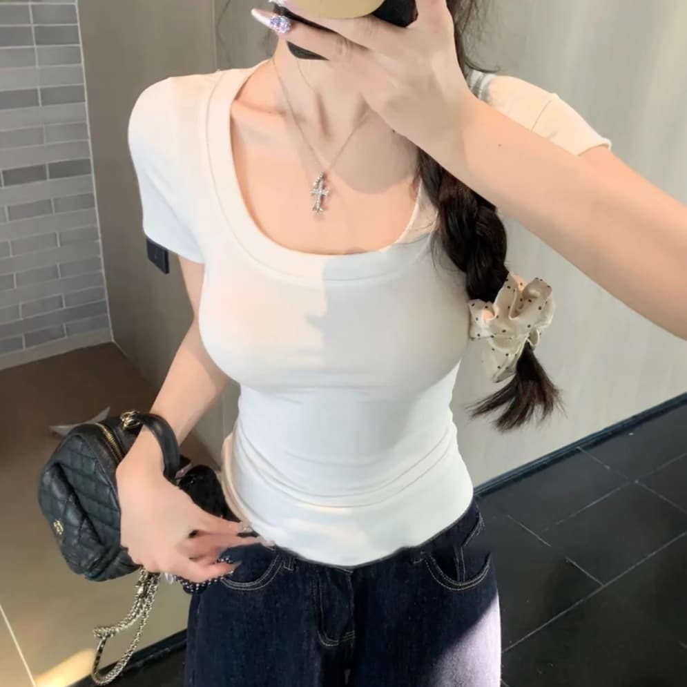 Slim Fit T-Shirt with Straight Shoulders and Large U-Neck, High Quality Base Layer, Spring Summer Low Neck Short Length Short Sleeve Slimming Versatile Top for Women