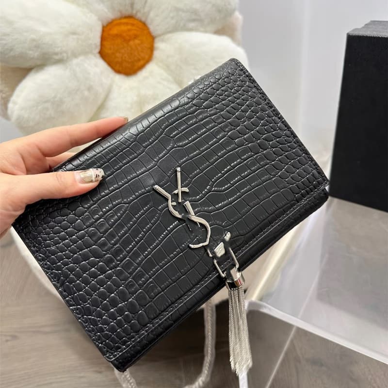 New genuine leather cross-border women's bag, chain bag, fashionable shoulder bag, versatile envelope bag, trendy brand tassel flip crossbody bag