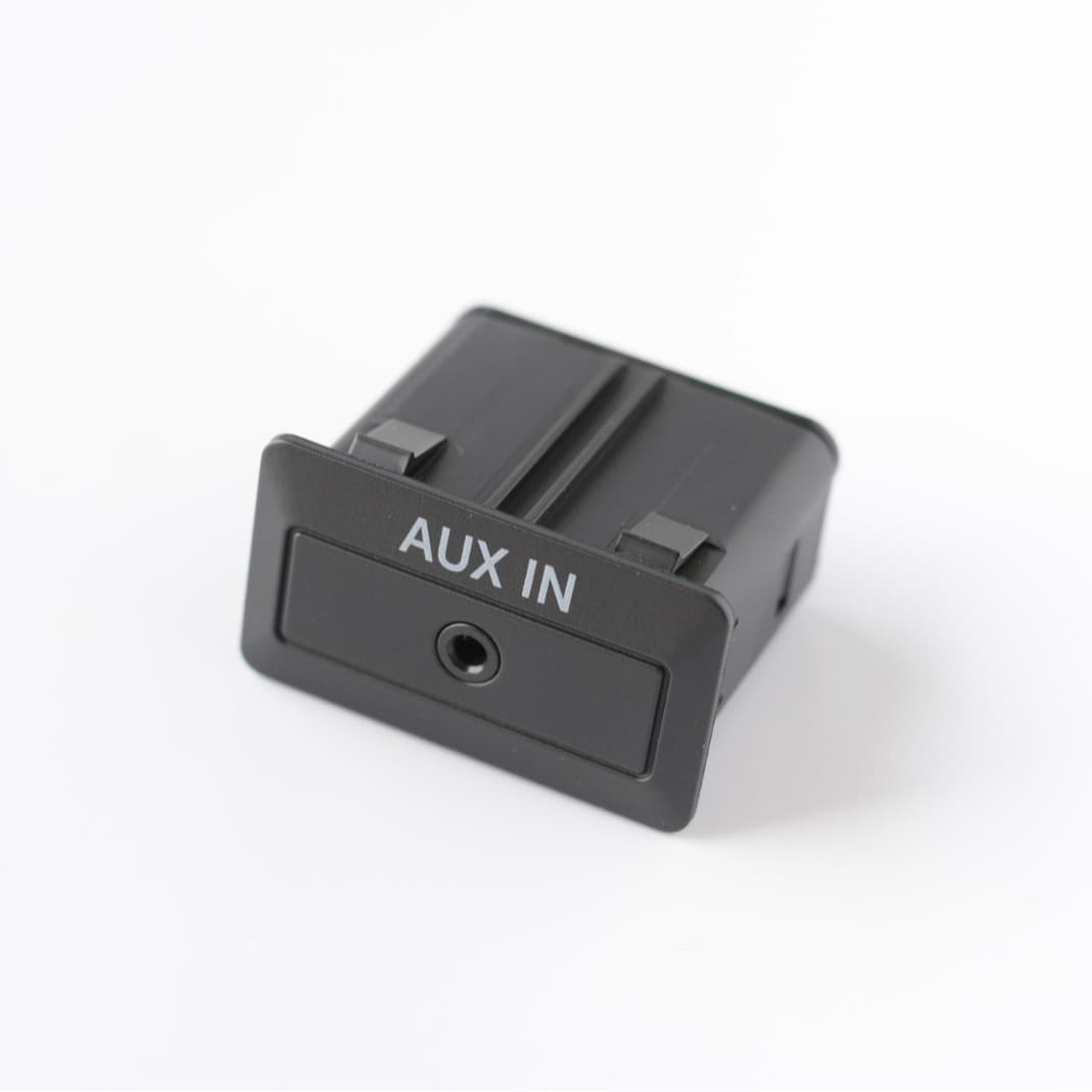 Compatible with Mazda 6 (2009-2013 models) and CX-9 (2007-2012 models), center console AUX interface TD1166DFX5700