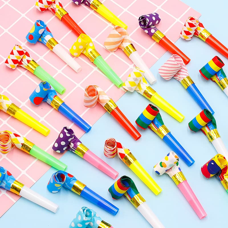Candy-colored blowouts whistles, children's birthday party plastic toys wholesale, colorful blow horn props wholesale