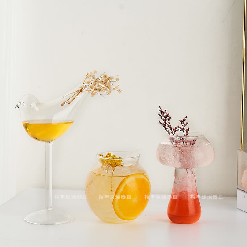 Cross-border creative internet celebrity bar birdie high-looking mushroom cloud glass personalized wine glass cocktail goblet