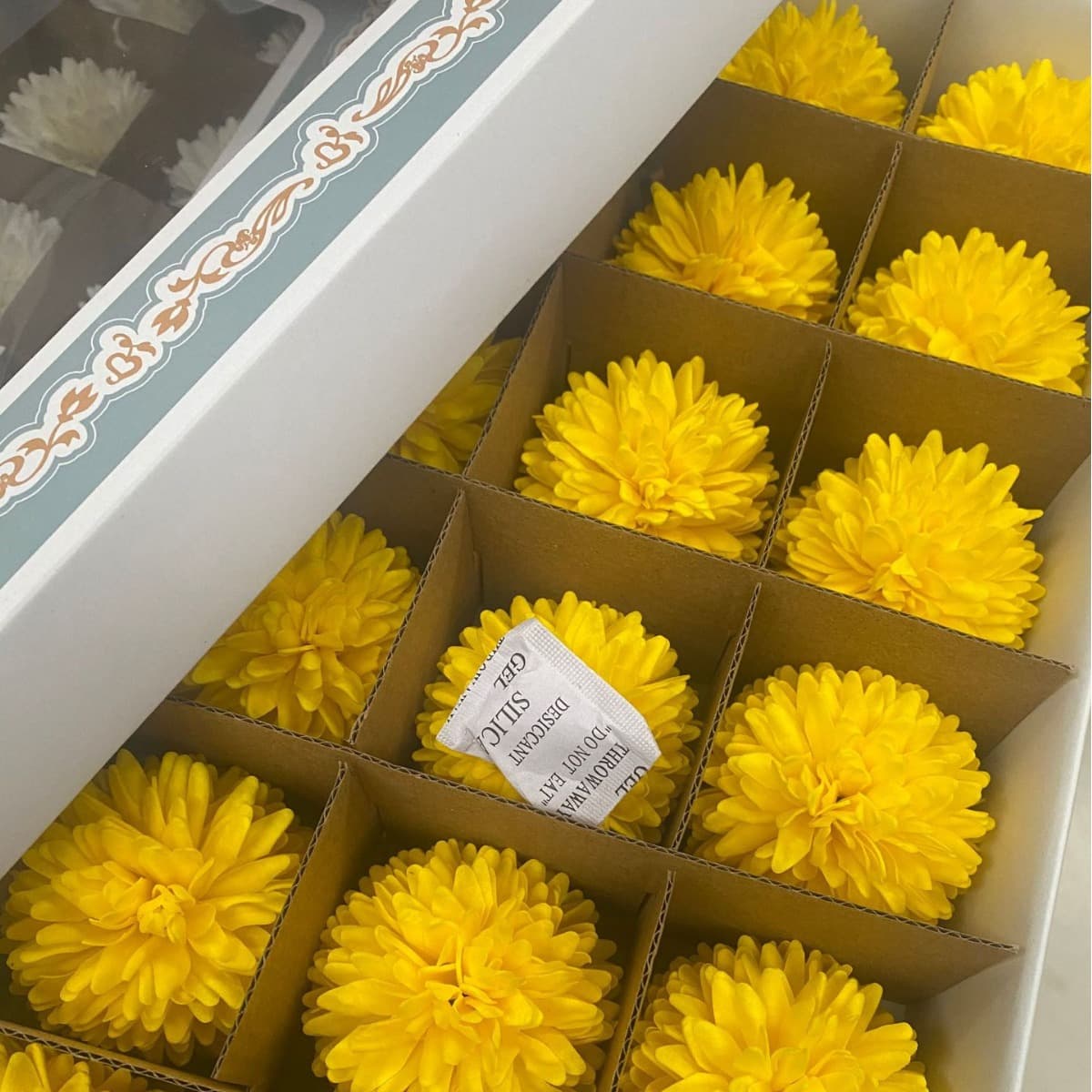 Anhui factory for soap flowers, spherical chrysanthemums, fresh flower packaging materials, ping-pong chrysanthemum manufacturers, wholesale gift boxes, round chrysanthemum soaps