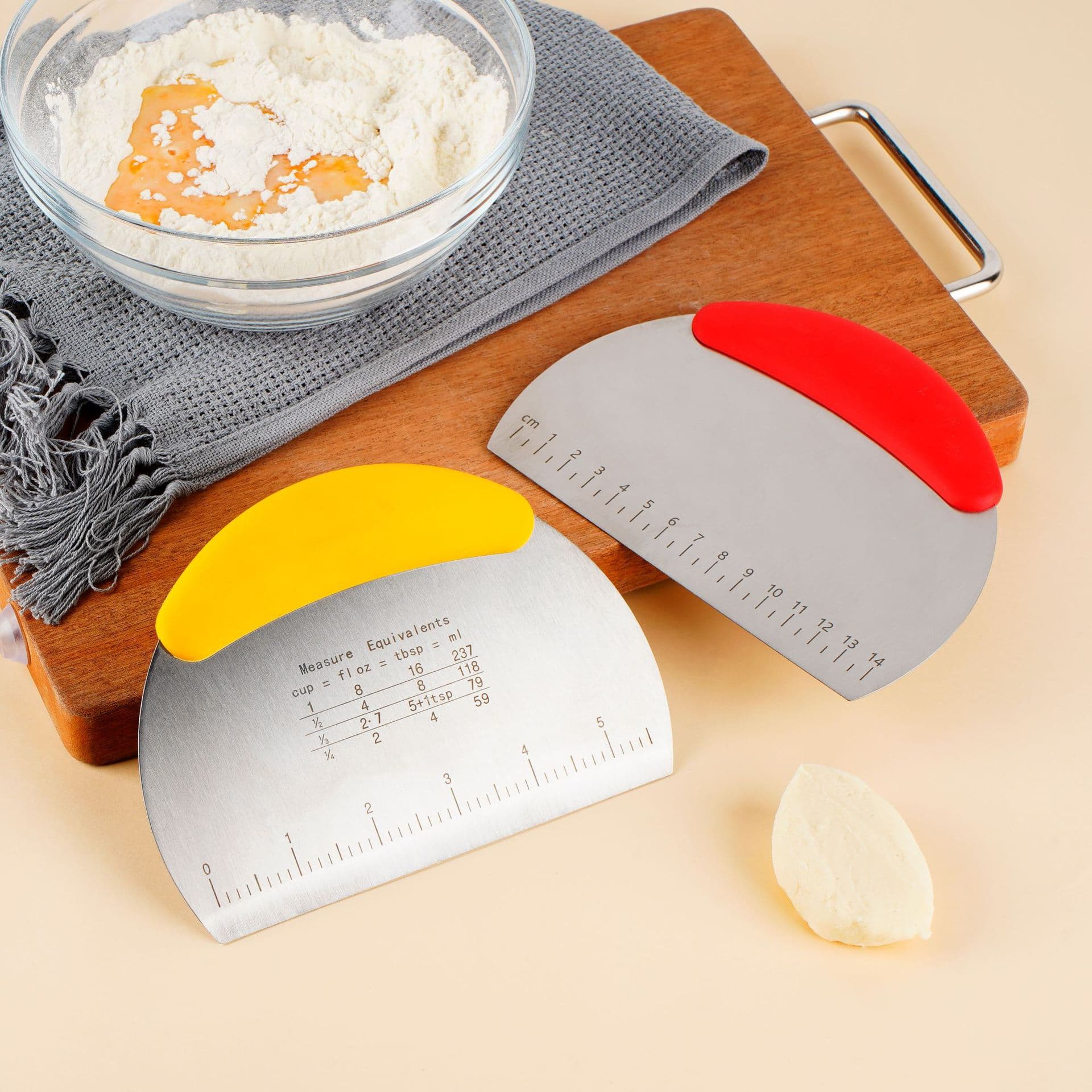 Wholesale Stainless Steel Dough Cutter Scraper with Scale Flour Scraper for Home Baking Tools Flour Cutting
