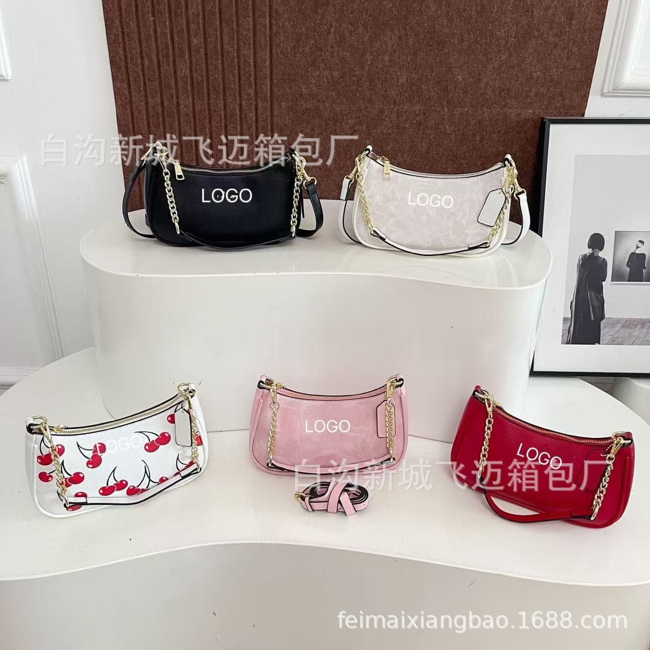 Cross-Border Women's Bag 2025 New Trendy Daily Match Small Square Bag Casual Versatile Bags Commute Crossbody Bag