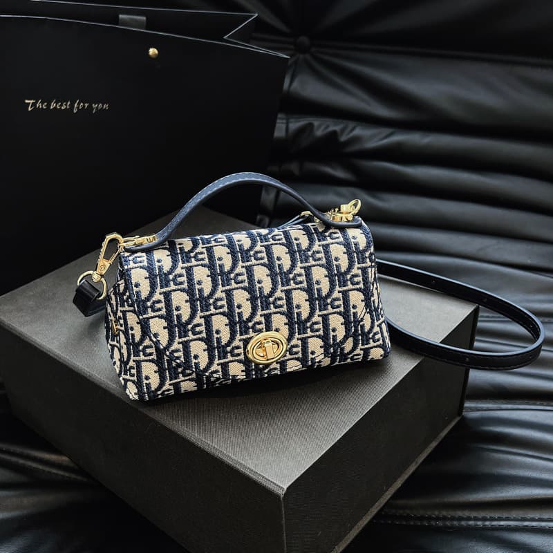 2026 New Vintage Monogram Trendy Bag Versatile Large Capacity Women's Bucket Bag Shoulder Bag Lightweight Phone Bag Fashion