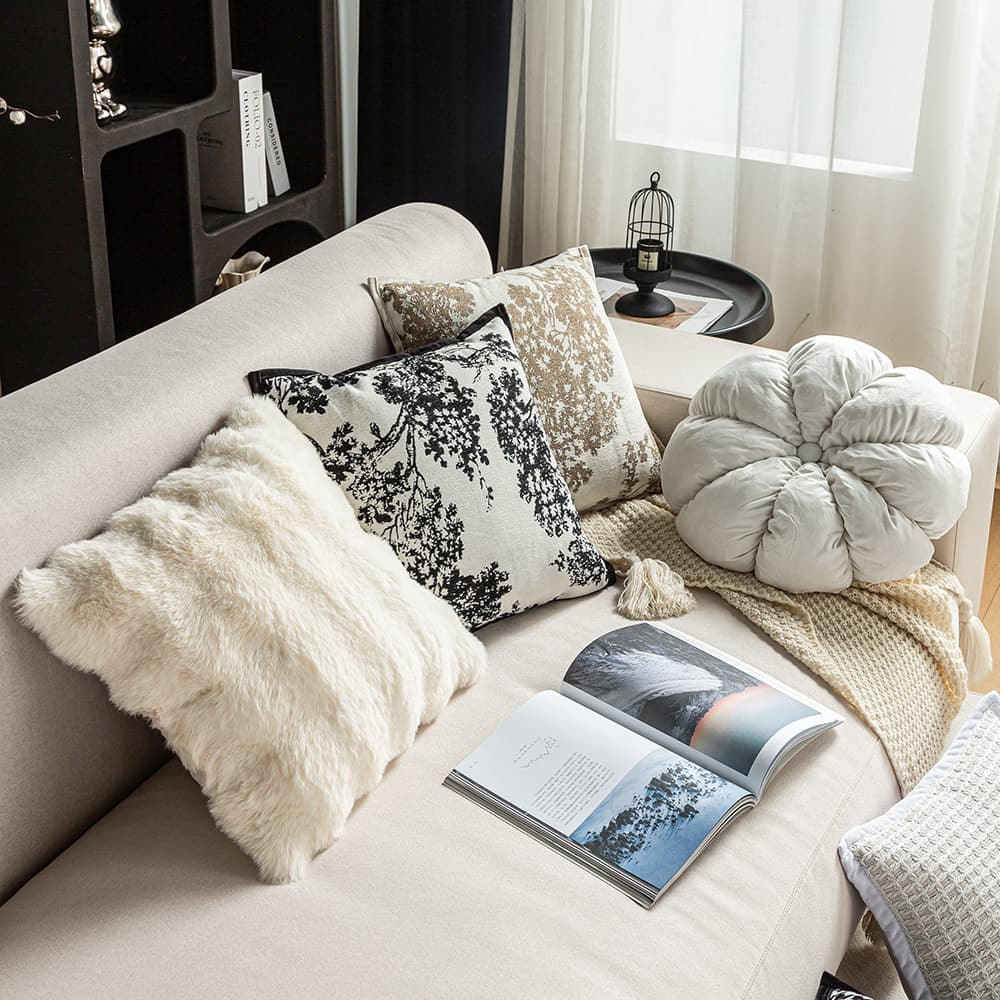 Retro American bayberry flower black and white chenille edge B&B sofa pillow black and white sofa cushion weaving